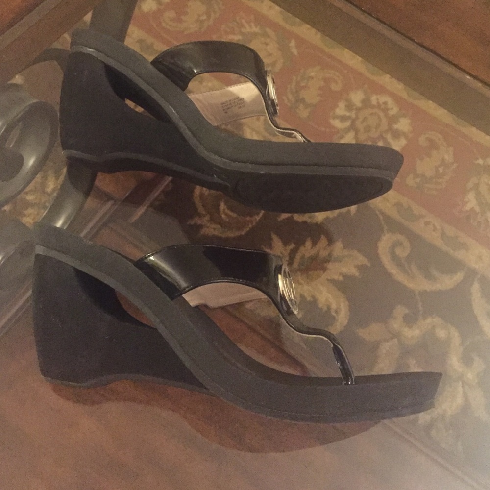 Shoes - Picture 4 of 4